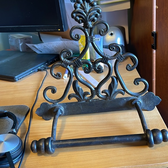 Towel handler - Picture 2 of 4